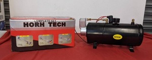 lot 67 image: VEVOR 150DB Train Horns Kit w120 PSI 12V Air Compressor, Fits Any Vehicle