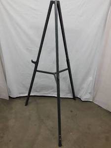 Ghent Manufacturing- Inc GHE19250 Triumph Display Easel- w- Retract. Legs- Extends 37in.-62in.- Gray - Good Working Condition