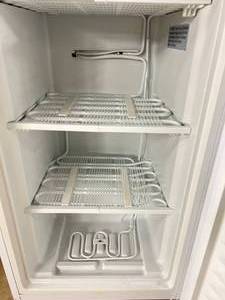 MSRP $400 Midea WHS-109FW1 Upright Freezer, 3.0 Cubic Feet, White Accommodating Up To 105 lbs Of Food -&nbspExcellent Working Condition