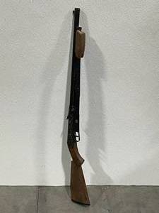lot 3 image: Old Daisy Model 25 Pump BB Rifle