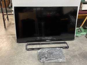 lot 15 image: Vizio 39 Tesla TV