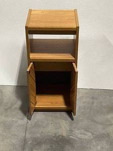 lot 22 image: Nightstand