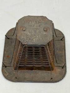 lot 59 image: Vintage Knoblue Pyramid Toaster