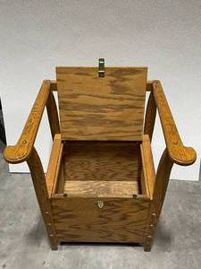 lot 72 image: Wooden Bench with Storage