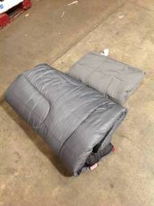 Mix of assorted bed comforters (open box) review all pictures