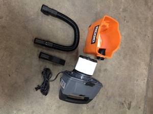 RIDGID 3 Gal. 3.5-Peak HP Portable WetDry Shop Vacuum with Built-in Dust Pan, Filter, Expandable Hose and Car Nozzle (good condition) review pictures