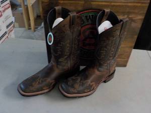 Laredo Mens size 9 D Cowboy Boots...