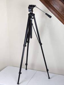 lot 57 image: CPC VB 860 Compact Tripod with Extendable Height