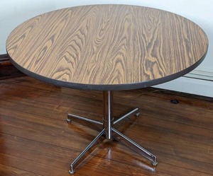 lot 28 image: Round Pedestal Base Dining Table