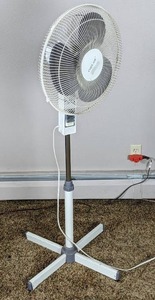 lot 86 image: 16 Oscillating 3 Speed Floor Fan