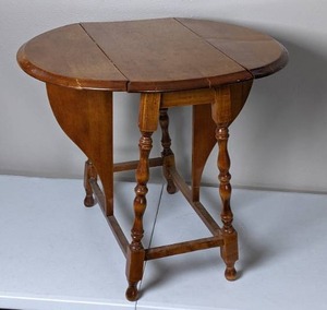 lot 101 image: Small Wood Drop Leaf Table
