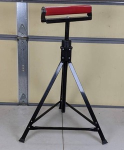 lot 45 image: Adjustable Height Tripod Roller Stand
