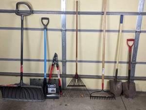 lot 29 image: Lot of 7 Yard Tools Snow Shovels, Rakes, Regular Shovels, and Loppers