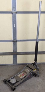 lot 113 image: Pittsburgh Automotive Heavy Duty Low Profile 3-Ton Floor Jack