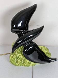lot 77 image: Vintage Ceramic Blackbird Lamp