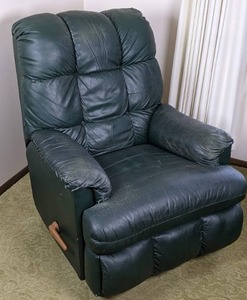 lot 66 image: Green Leather-Like 360 Degree Swiveling Recliner