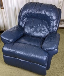 lot 70 image: Blue Leather Recliner