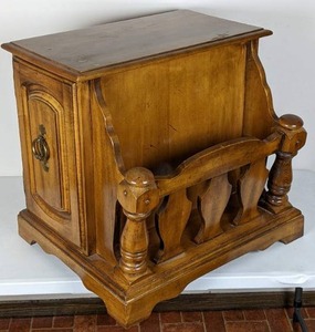 lot 23 image: Vintage End Table w Pass Through Doors