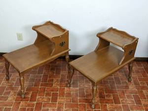 lot 78 image: Pair of Vintage 2-Tiered End Tables