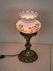 lot 135 image: Beautiful Vintage Hurricane Lamp