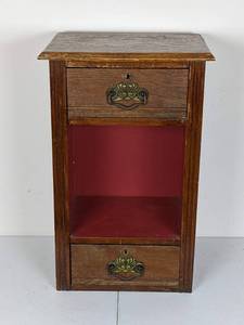 lot 124 image: Vintage NightstandSide Table with Drawers