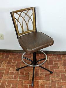 lot 132 image: Vintage Mid Century Modern Swivel Bar Stool