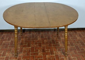 lot 125 image: Wood Oval Dining Table with Leaf