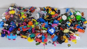lot 129 image: Assortment of Small Kids Toys Cars, Figurines and More