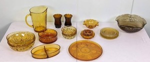 lot 117 image: Assortment of Vintage Yellow Cups, Plates and Serveware