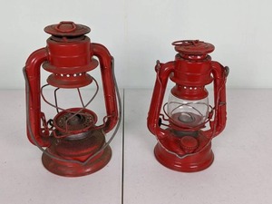 lot 139 image: Pair of Decorative Red Lanterns