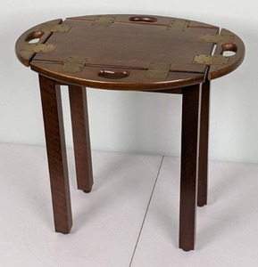 lot 15 image: Unique Small Oval Table w (4) Sides that Fold Up