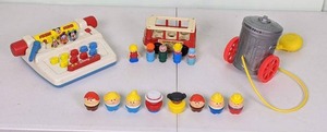 lot 140 image: Vintage Toys Disney Typewriter, Fisher Price Mini Bus with People, Pull Along Oscar the Grouch