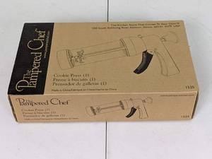 lot 188 image: New The Pampered Chef Cookie Press