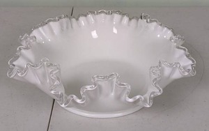 lot 190 image: Beautiful White Centerpiece Glass Bowl with Ruffled Edge