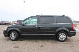 lot 14 image: 2009 Chrysler Town & Country Limited - 2 OWNERS