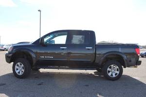 lot 7 image: 2006 Nissan Titan  LE - 4X4