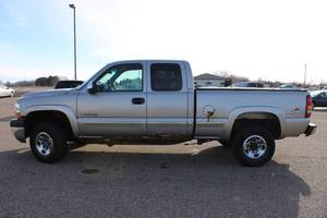 lot 12A image: 2002 Chevrolet Silverado 2500 LS - 4X4