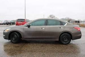 lot 11 image: 2013 Nissan Altima - 1 OWNER