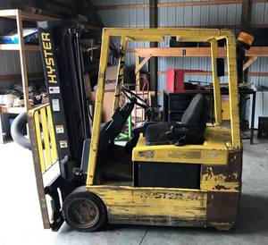 lot 4 image: 1996 Hyster J40XMT Forklift