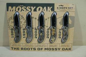 lot 224 image: Mossy Oak Roots of Mossy Oak 5 Knife Set