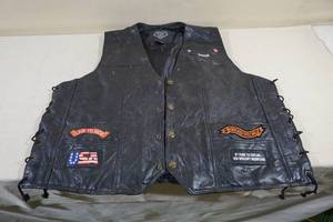 lot 257 image: Diamond Plate Buffalo Leather Riding Vest with Patches - Size 4X