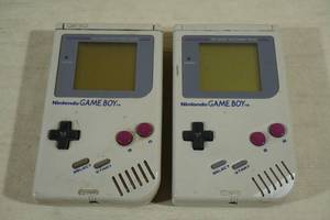lot 266 image: Vintage Nintendo Game Boy Systems