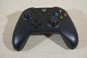 lot 277 image: Microsoft XBOX One Wireless Controller