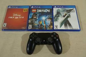 lot 278 image: Sony PlayStation 4 Controller and Games