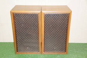 lot 11 image: Vintage Sansui SP-1500 3 Way Tower Speakers