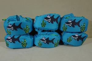 lot 49 image: Body Glove Childrens Swim Floats