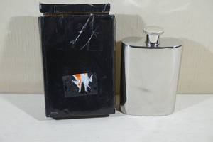 lot 100 image: Visol Extra Large Premium Flask