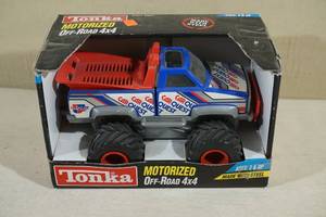 lot 128 image: Vintage Tonka Car Quest Motorized Off Road 4x4 Truck