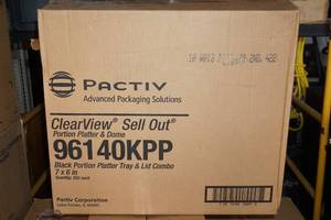 lot 137 image: 250 Pactiv ClearView 96140KPP Sell Out Portion Platter Tray and Lid Combo