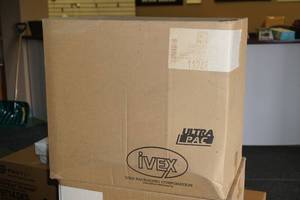 lot 150 image: 150 Ivex 2 Compartment Snack Clams